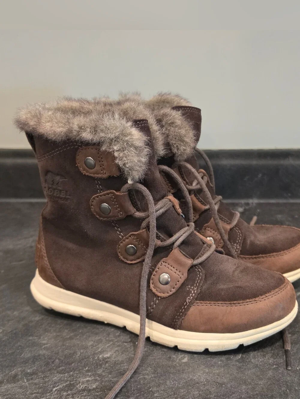Sorel Women’s Explorer Joan Faux-Fur Lace-Up Winter Boot Size 6